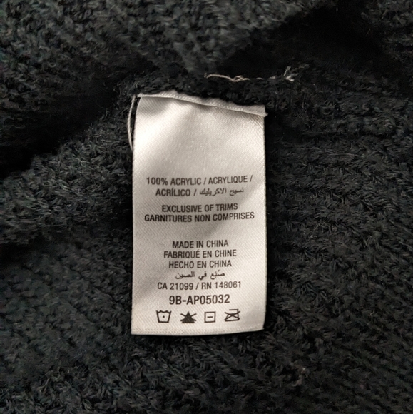 (2/$25) Ardene dropped shoulder sunray open back rib knit sweater black - Picture 7 of 14